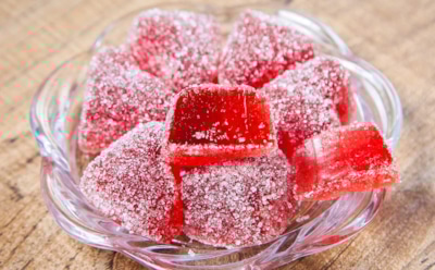 Мармелад не покупаем — свой все равно лучше: это домашнее ягодное лакомство просто взрывает язык сочным вкусом — и насыщает витаминами