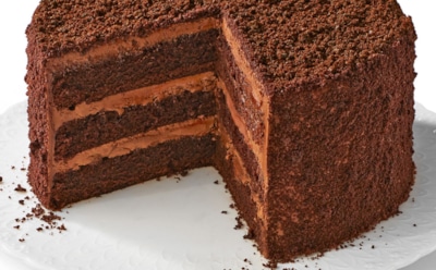 Дети не любят черный хлеб — легко исправить: этот тортик в их тарелках точно не задержится надолго — да и гостей сможете поразить выдумкой