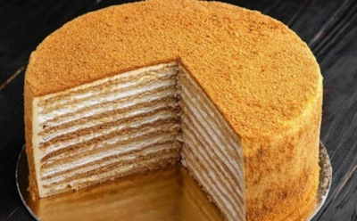 Помидор — тоже ягода, так что смело готовьте торт: эта необычная сласть точно заставит всех удивиться — такой десерт и медовику не уступит