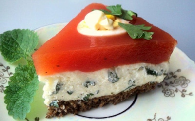 Помидоры на салат не пускаю — еще пригодятся: этот закусочный торт перенесет вас с друзьями в итальянскую тратторию — совершите вкусное путешествие