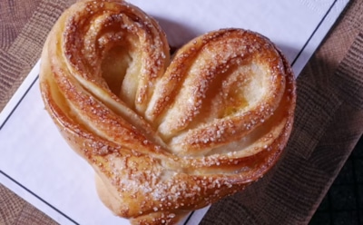 Добавить родной выпечке восточный колорит — легко: эти плюшки с финиками станут главным сюрпризом чаепития — разберут все до крошки