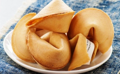 Не просто выпечка — развлечение для вечеринки: эти печенья с предсказаниями точно поднимут настроение вашим гостям — приготовьте по-киношному