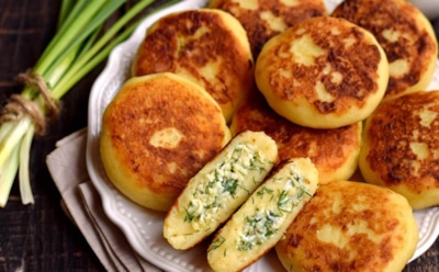 Картофель и творог — дуэт на отлично: такими котлетами с оригинальной начинкой можно впечатлить самого взыскательного гурмана — это надо попробовать