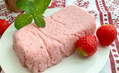 С таким десертом любой праздник удастся: это клубничное суфле просто умоляет его съесть — не отказывайтесь