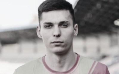 26-летний футболист умер во время матча в Подмосковье: остались жена и маленькая дочь