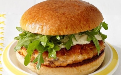 Фастфуд давно не покупаем — сами делаем: этот бургер в разы круче ресторанных аналогов — и куда полезнее