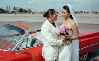 «Горько!» спустя 20 лет: звезда Comedy Woman Елена Борщева сыграла фарфоровую свадьбу