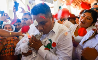 Их нравы: мэр мексиканского города сыграл свадьбу с крокодилом