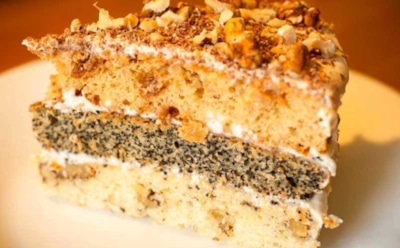 Своих гостей потчуйте по-королевски: этот торт достоин стоять на столе у монархов — отлично впишется и в ваше торжество