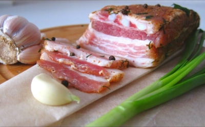 Колбаса плачет в сторонке — у вас теперь новый любимчик: это маринованное угощение завоюет ваше сердце и покорит желудок на раз — лишь только попробуйте