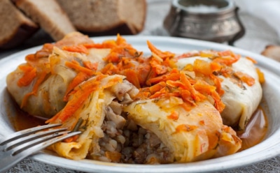 Капустные рулеты с изюминкой: попробуйте эти волшебные голубцы с грибами и гречкой — ощутите рецепторами новый взгляд на классическое блюдо