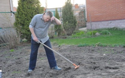 Копал грядку — попал в больницу: что дачник должен знать о гипертонии