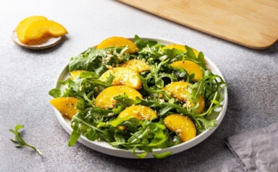 Когда сладкое — это закуска: после этого салата ужин уже не нужен — попробуйте знойный летний микс