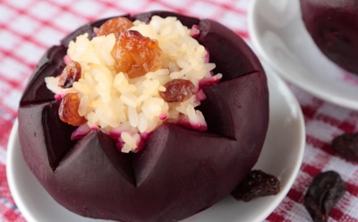 Сделать ужин по-настоящему ярким поможет свекла: этот деликатес точно станет главным хитом вашего застолья