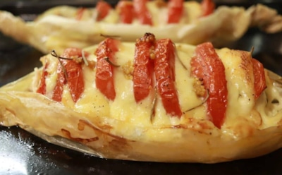 На старт, внимание, налетаем: эти лодочки с курицей и ветчиной гости уплетают быстрее, чем открывается духовка