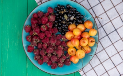 Пик вкуса и пользы: фрукты и ягоды приглашают к трапезе — что обязательно нужно попробовать в июле