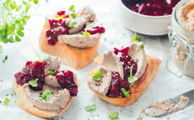 Бархатный восторг на вашем тосте: приготовить идеальный паштет из куриной печени по этому рецепту — проще, чем вы думали