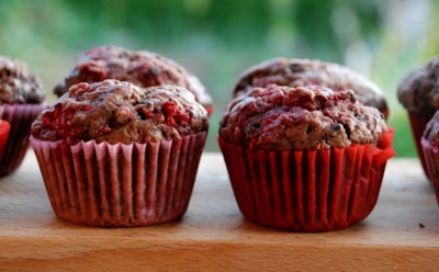 Завидуй, пшеничная мука: с этими кексами теперь в главной роли гречка и малина — нужно пробовать