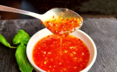 С такой заправкой про кетчуп вы больше не вспомите: этот сладкий чили-соус из Китая станет вашим настольным любимцем — вы не променяете его на другой