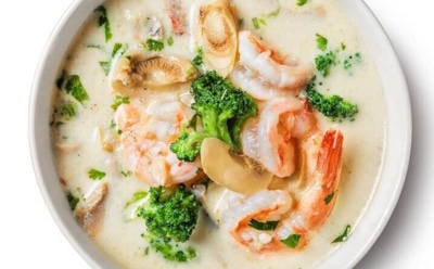 Вкус — как сериал: этот тайский суп затягивает с первой ложки — креветки, специи и кокос в главных ролях