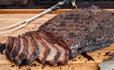 Символ Техаса на вашем столе: как приготовить брискет с настоящей черной коркой — пошаговый рецепт
