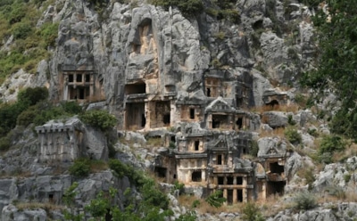 Сакральный фильтр на входе: археологи раскрыли послание V века у храма в Олимпсе