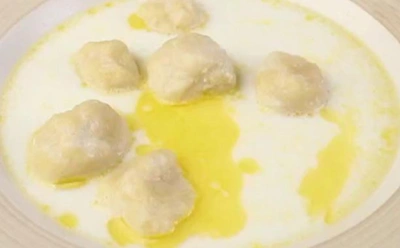 Рецепт бабушкин — исполнение современное: после этого молочного супа ваши маленькие капризули точно попросят добавки