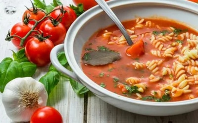 Добавьте ярких красок обеду — плесните красненького: после этого томатного супа есть борщ больше не захочется