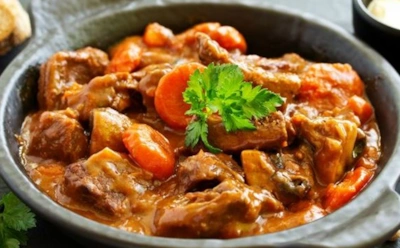 Мягкость в каждом кусочке: томатный соус с тыквой превращает мясо в деликатес — наслаждаются даже гурманы