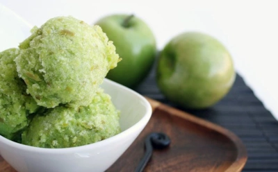 Никакого мороженого — только яблоки и сливки: этот натуральный сорбет идеально подойдет для летних посиделок на даче