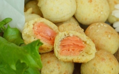 Гости будут в восторге: эта оригинальная закуска с семгой станет причиной бурного ажиотажа на вашей вечеринке
