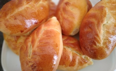 Без кусочка мяса — сытно и вкусно: эти пирожки с гречкой, капустой и грибами покорят даже сердце мясоеда