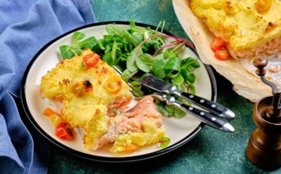 Рыбка под одеялом: если правильно укрыть семгу картофельным пюре, то отбоя от желающих попробовать это блюдо не будет — делимся рецептом