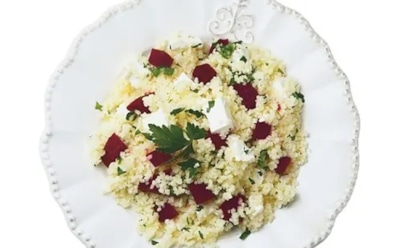 Мировое наследие в вашей тарелке: этот салат с кускусом и свеклой добавит ярких вкусов и красок в серый быт