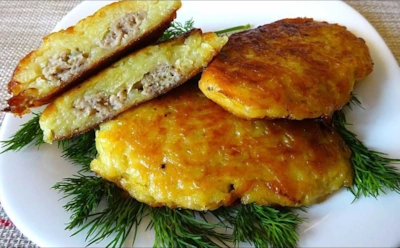 Драники обычные — внутри секрет приятный: эта версия привычного угощения точно станет вашим фаворитом