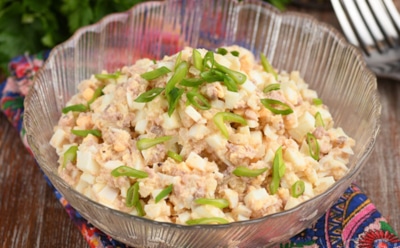 Праздник к нам приходит — с треской и рисом: этот бюджетный салат станет украшением любого торжества