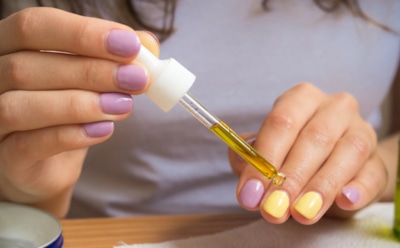 Заусенцы исчезнут навсегда: как ухаживать за кутикулой без обрезания — названы проверенные методы ухода в домашних условиях