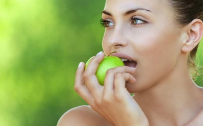 Фрукты могут навредить пищеварению: гастроэнтеролог предупредил о скрытых рисках даже после мытья