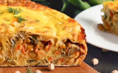 Гости в восторге, а вы не устали: запекаем овощной пирог без теста — рецепт с секретом из Австралии