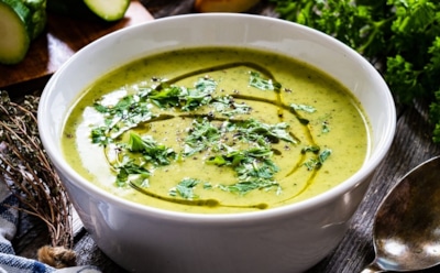 Вмажьте ложкой по плохому настроению: после этого супа даже самый мрачный день становится светлым