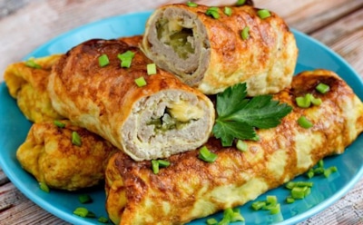 Свинина в омлетной шубке: этот домашний рулет не задерживается на тарелке