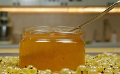 Закроете пару баночек — и будете радоваться всю зиму: приберегите это желе из белой смородины для особых случаев