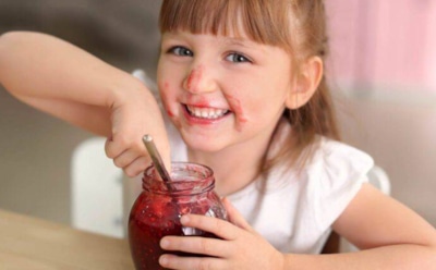 Чтобы не слиплось: врач раскрыл россиянам допустимую дневную дозу употребления варенья