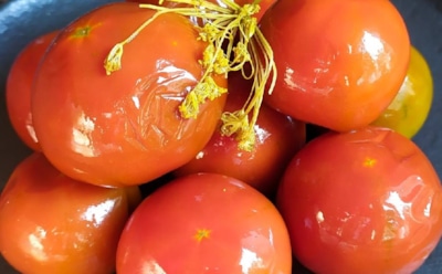 Натурпродукт без стерилизации — идеальное решение: баночку таких томатов зимой у меня даже бабушка себе забирает