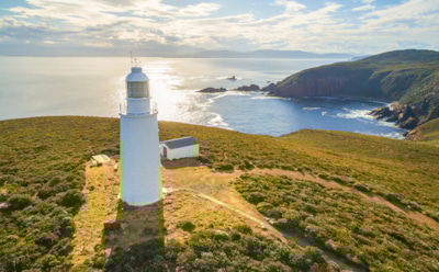 Загадка вековой давности: внутри старого маяка нашли послание из 1903 года, спрятанное в бутылке