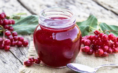 Готовлю густое желе из калины — семья постоянно просит добавки, а банки пустеют быстрее, чем я успеваю закрывать
