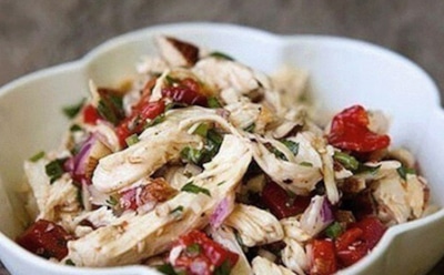 Курица, сливы и перец в одной тарелке — от этого блюда даже гурманы теряют голову