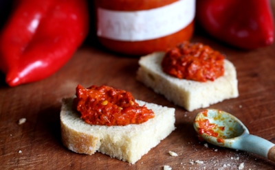 Эти перцы просят доставать из погреба снова и снова — хорошо, что банок с такой закуской я всегда заготавливаю с запасом