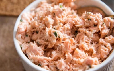 Гости передерутся за рецепт: этот паштет с красной рыбой — настоящий король праздничного стола