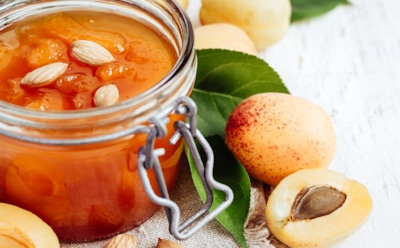 Варю такое варенье с орешками на каждую зиму: обратил внимание, что когда его открываем — соседи все чаще «случайно» заходят на чай